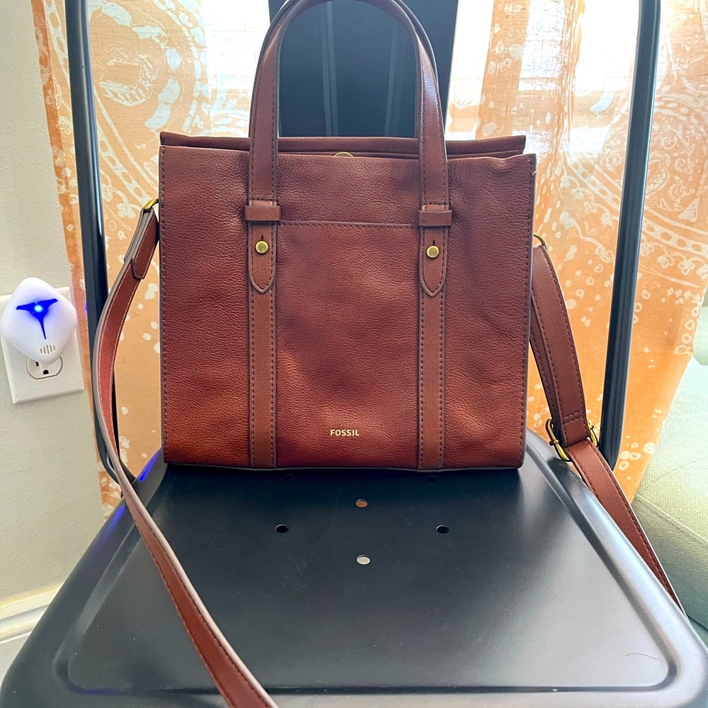 Fossil Leather Satchel, very good used condition, no visible obvious wear/tear